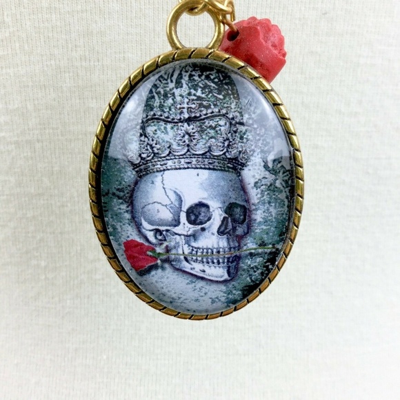 Long Gothic Skull & Roses Pendant Y Necklace - Picture 5 of 6